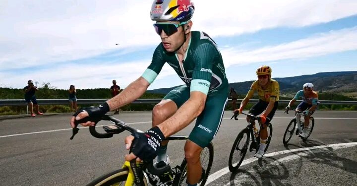 “WOUT VAN AERT IS TERUG MET EEN VENTEGENWOORDIGING!” — Belgische superster voltooit een verbluffende hattrick in de Ronde van Denemarken en verovert de koninginnenrit voor zijn vijfde overwinning van het seizoen. Zijn ongelooflijke comeback zet zich voort!