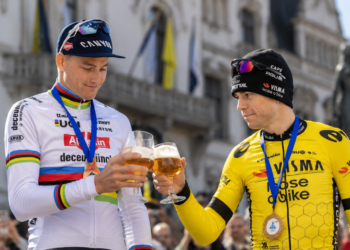 “Nog steeds dezelfde Mathieu?!” 🔥 — Van der Poels cryptische reactie van twee woorden aan Wout van Aert doet fans gissen naar het ware verhaal