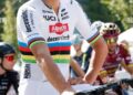 “VAN DER POELS MTB-DROOM AAN DIGGELS!” — Mathieu van der Poel eindigt teleurstellend als 30e in Val di Sole, terwijl Tom Pidcock naar de wereldtitel snelt; de droom van de Nederlandse superster op de regenboogtrui blijft voorlopig onvervuld!