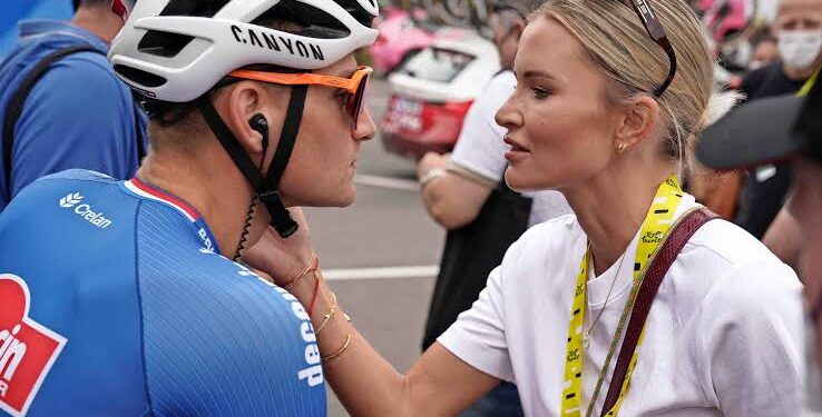 “ZIJ KENT DE ECHTE MATHIEU!” — Roxanne Bertels’ openhartige blik op het leven met Mathieu van der Poel wakkert nieuwe gesprekken aan over hun jarenlange relatie, zijn opofferingen en de vrouw die aan de zijde van de wielersuperster staat!