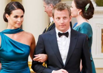 ”MINTTU RÄIKKÖNEN TULEN ALLA?!” — KIMI RÄIKKÖSEN VAIMON YLLÄTTÄVÄ UUSI LIIKE SYÖTTÄÄ KIIHEÄN FANIKESKUSTELUN, JA KYSYMYKSIÄ PYÖRITTÄÄ NYT SIITÄ, MITÄ TODELLA TAPAHTUI KULISSIEN TAKANA