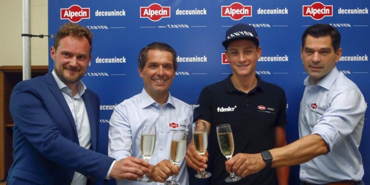 ”TÄMÄ MUUTTAA KAIKEN!” – Alpecin–Premier Tech vahvistaa merkittäviä uutisia Mathieu van der Poelista – hänen kuntonsa on saavuttanut ratkaisevan käännekohdan!