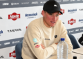 “HIJ IS KLAAR OM ERMEE TE STOPPEN!” — Mathieu van der Poel overweegt naar verluidt 2028 als zijn laatste seizoen, nu zijn contract bij Alpecin-Premier Tech ten einde loopt; de komst van “BÉBÉ VDP” en Roxanne Bertels zou wel eens de inspiratie kunnen zijn voor een nieuw hoofdstuk waarin het gezin centraal staat… Lees meer…