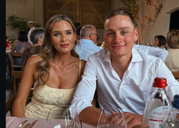 DE AFTELING VLIEGT VOORBIJ! ” — Roxanne Bertels deelt een hartverwarmende zwangerschapsupdate tijdens een droomvakantie met Mathieu van der Poel… Hun spannende reis naar een dochtertje neemt weer een prachtige wending!