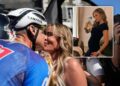 āHET WORDT EEN MEISJE VOOR VAN DER POEL!ā Mathieu van der Poel en Roxanne Bertels maken bekend dat ze hun eerste kind verwachten; de Nederlandse wielersuperster maakt zich op om in januari 2027 vader te worden!