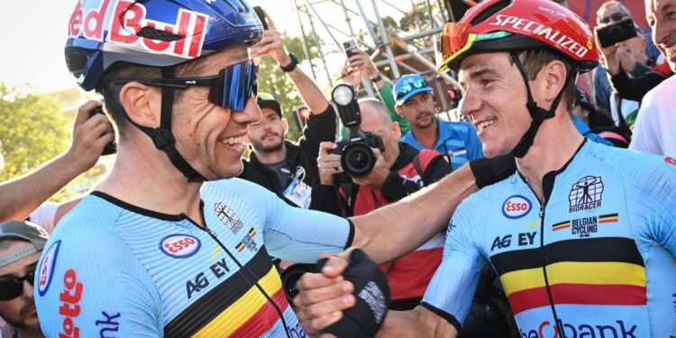 “KLOPT ER IETS NIET?” — WOUT VAN AERTS ONGEBRUIKELIJKE AANLOOP NAAR HET WK ZORGT VOOR CONTROVERSIE VOORAFGAAND AAN MONTRÉAL…