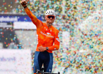 “DE PRIJZENKAST VAN EEN LEGENDE!” — De indrukwekkende verzameling wereldtitels, kampioenschapsmedailles, overwinningen in Monumenten en grote wielertrofeeën van Mathieu van der Poel komt in beeld, terwijl de Nederlandse superster geschiedenis blijft schrijven in het veldrijden, op de weg en in het gravelbiken!