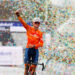 “DE PRIJZENKAST VAN EEN LEGENDE!” — De indrukwekkende verzameling wereldtitels, kampioenschapsmedailles, overwinningen in Monumenten en grote wielertrofeeën van Mathieu van der Poel komt in beeld, terwijl de Nederlandse superster geschiedenis blijft schrijven in het veldrijden, op de weg en in het gravelbiken!