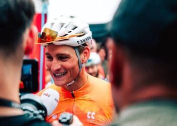 “POGAČARS AFWEZIGHEID VERANDERT ALLES! ” — Mathieu van der Poel reageert op de afwezigheid van Tadej Pogačar op het WK en onthult hoe zijn afwezigheid de deur kan openen voor een nieuwe winnaar van de regenboogtrui…